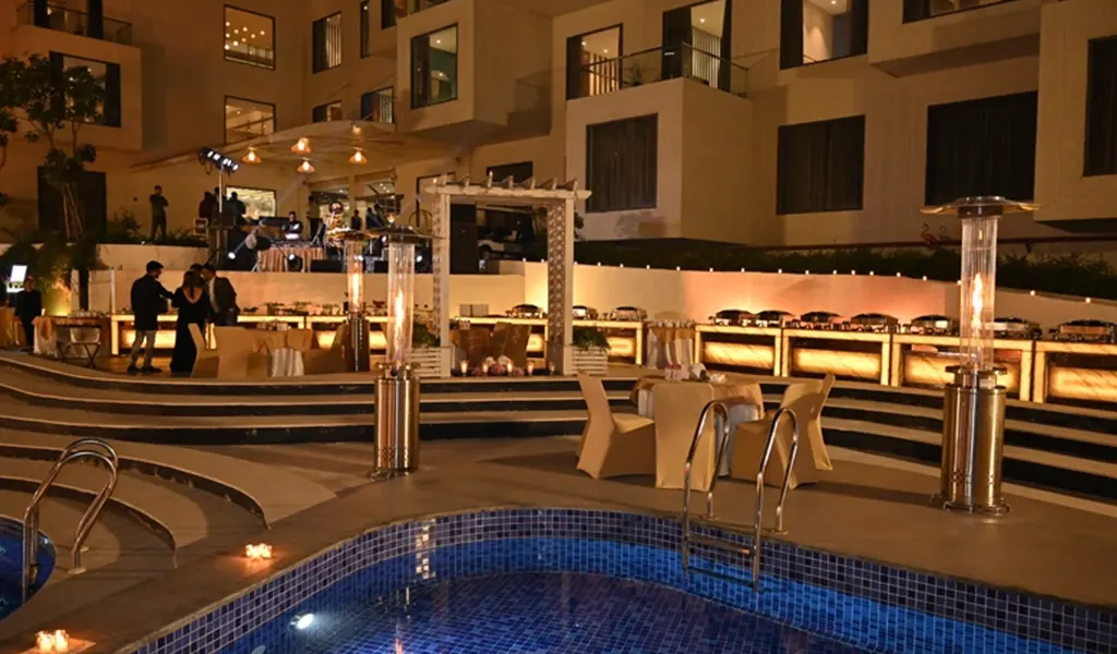 BUBBLES – POOL & BAR